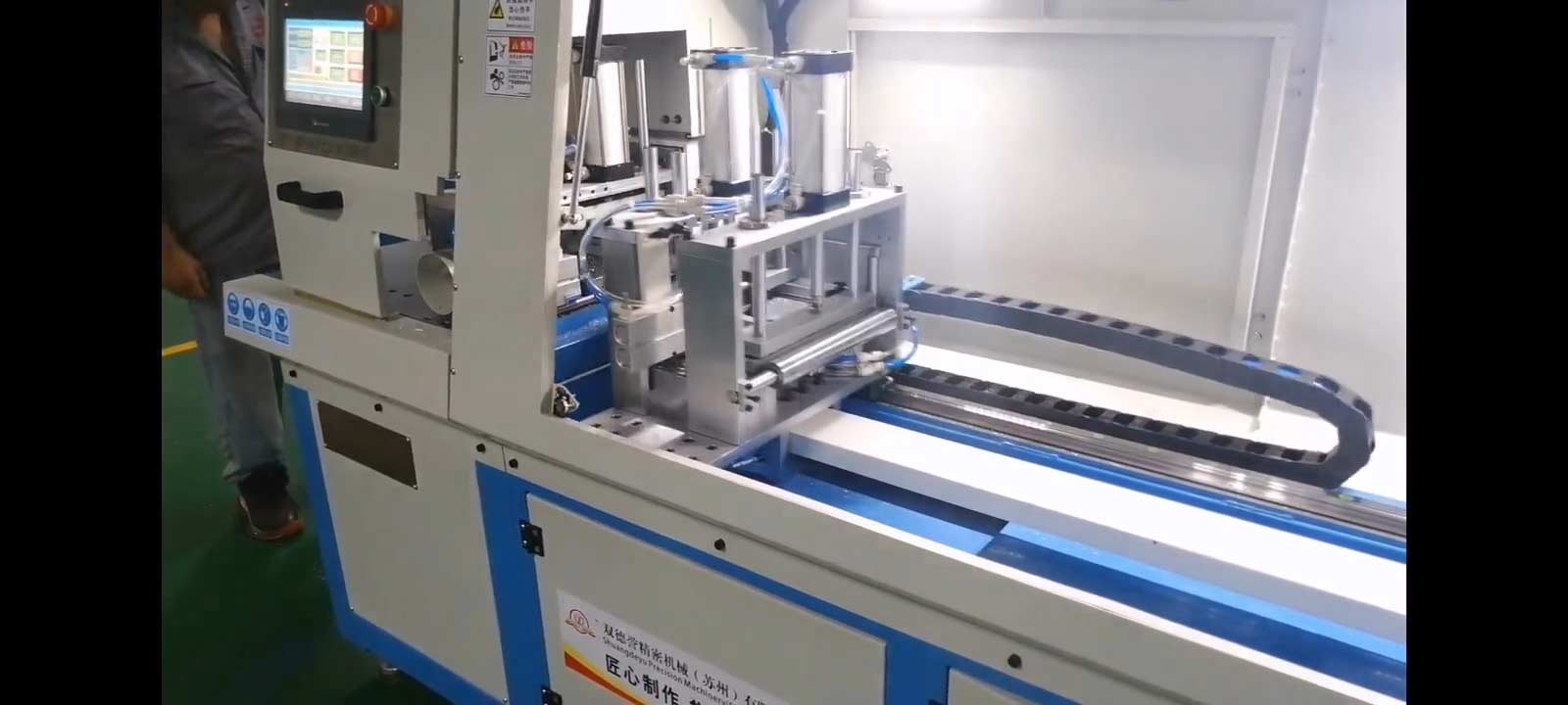 型材切割機(jī)進(jìn)刀動(dòng)力油氣混合、液壓站方式不如伺服電推【揭秘】