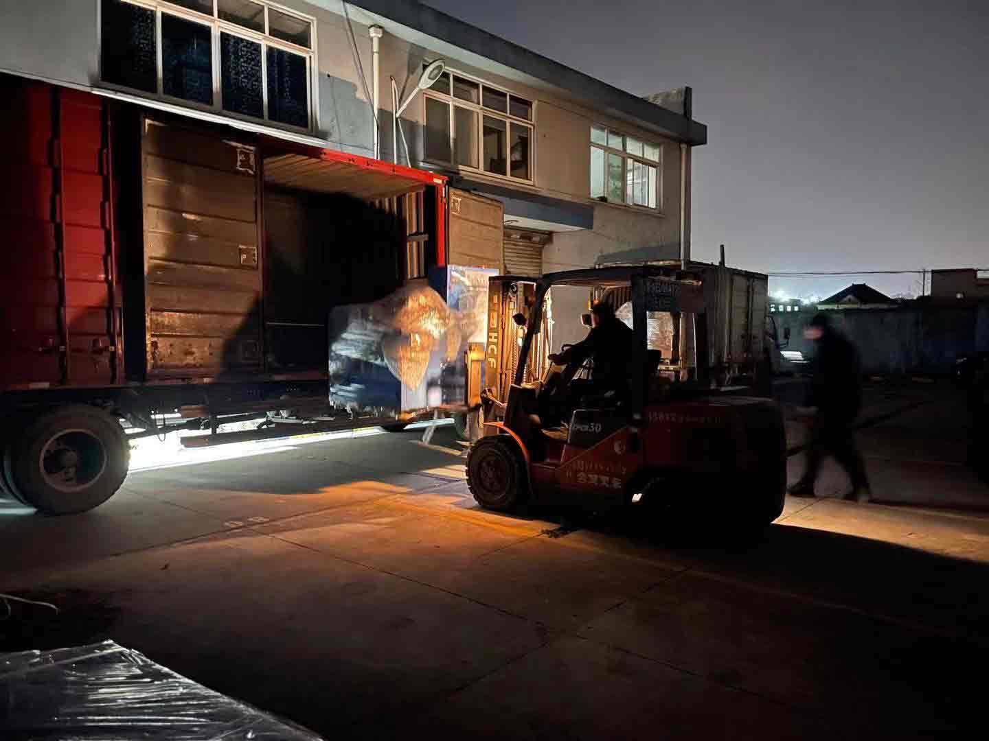 【紹興】鋁型材切割代加工使用的是小型切鋁機(jī)SDY-Q300，立刻找廠家訂購(gòu)